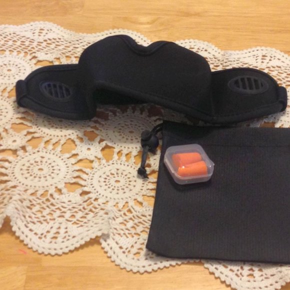 3D Sleep Mask with earplugs, breathable, blinkable - Picture 5 of 8